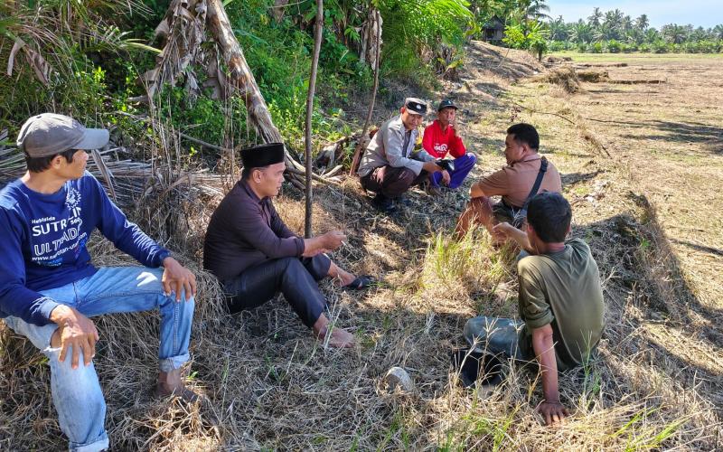 Polsek Manna Laksanakan Kegiatan Penanaman Jagung 1 Hektar di Desa Padang Jawi