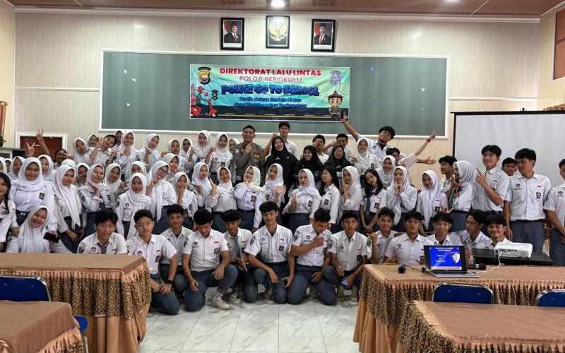 Police Go To School: Polda Bengkulu Berikan Penyuluhan Keselamatan Lalu Lintas kepada Siswa-Siswi SMAN 2 Kota Bengkulu